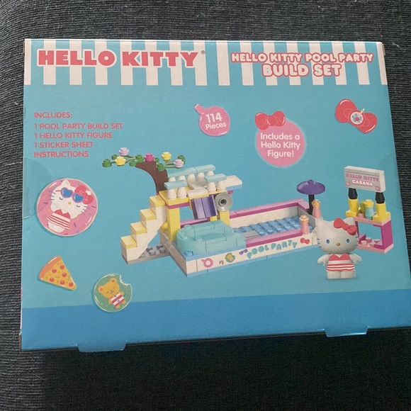 Hello Kitty® Build Set & Figure- Pool Party Set - Picture 2 of 2